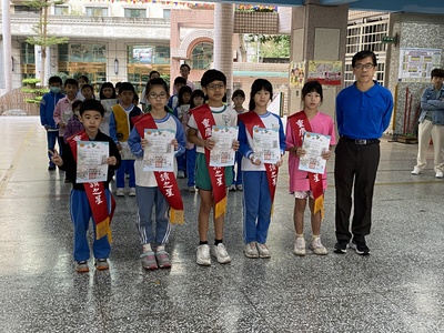 12.11兒童朝會頒獎圖片